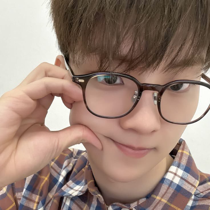 deobyz11's tweet photo. — restarting…(day#5)
looking for interactive #moots #mootshunt !! 

#stantwt #kpoptwt #findingdeobi 
07, filo, she/her, istp-t, cancer 𐙚
— always talks about the boyz 🤍
#: deobi, zerose, and an engene, but any fandom will do. 

♡ / ↻ is much appreciated. https://t.co/myEQIZ3OXc