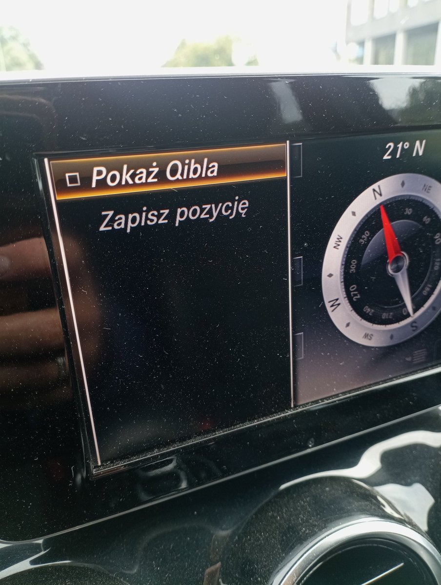 Sullkowski's tweet photo. Byłoby jednak wskazane, by niemieccy producenci samochodów nieco staranniej przygotowywali tłumaczenie  interfejsu na rynek polski... @MercedesBenz https://t.co/jKtzhEc0jV