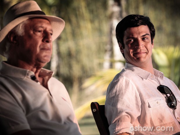 VULGAOTT's tweet photo. Terminei hoje de rever Amor à Vida e tenho minhas considerações:

- A Paloma é a verdadeira vilã da novela
- Matheus Solano é um GÊNIO 
- Saudade de quando nossas obras audiovisuais tinham CORAGEM de falar do que precisa ser falado https://t.co/H0kbQklQrG