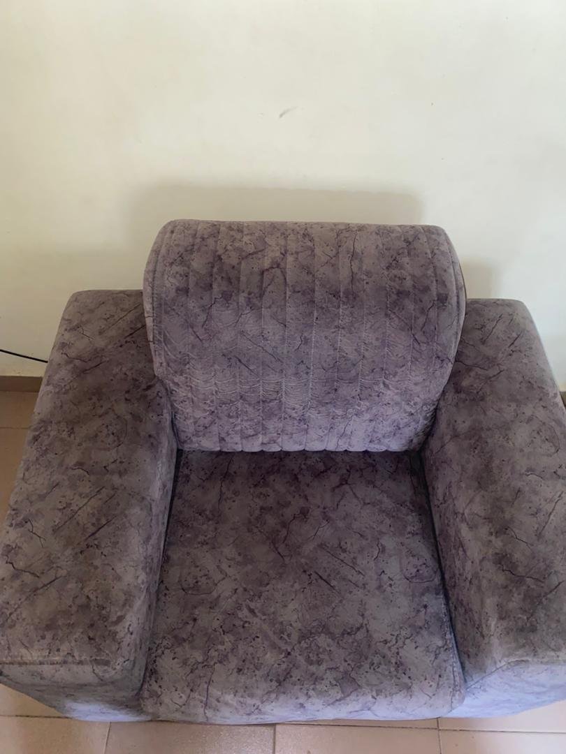DeclutterbyGugu's tweet photo. ITEM: Used single couch

PRICE: 50k each
 
LOCATION: command , Lagos

DEFECT:NONE https://t.co/N8scrONpXP
