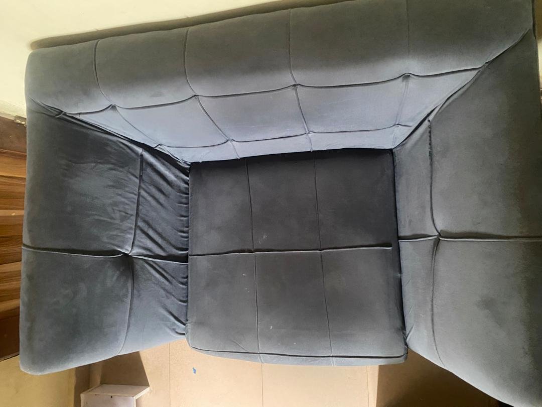 DeclutterbyGugu's tweet photo. ITEM: Used single couch

PRICE: 50k each
 
LOCATION: command , Lagos

DEFECT:NONE https://t.co/N8scrONpXP