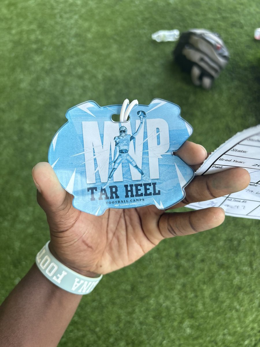 cjgrayy8's tweet photo. Had a great time @UNCFootball winning RB MVP also running a 4.44 40!!! Thank you @alex_marrs for the invite https://t.co/uZ5NcUuZoC