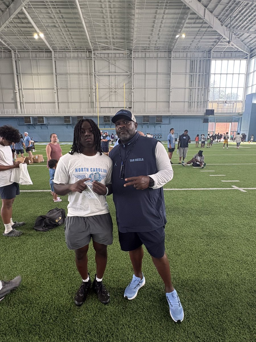 cjgrayy8's tweet photo. Had a great time @UNCFootball winning RB MVP also running a 4.44 40!!! Thank you @alex_marrs for the invite https://t.co/uZ5NcUuZoC