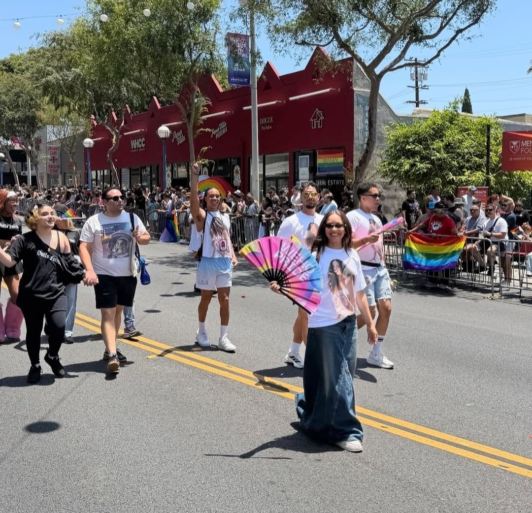 jadethirlwalpl's tweet photo. JADE dziś podczas WeHo Pride w Los Angeles. 🩷 https://t.co/5b0zAb8pwJ