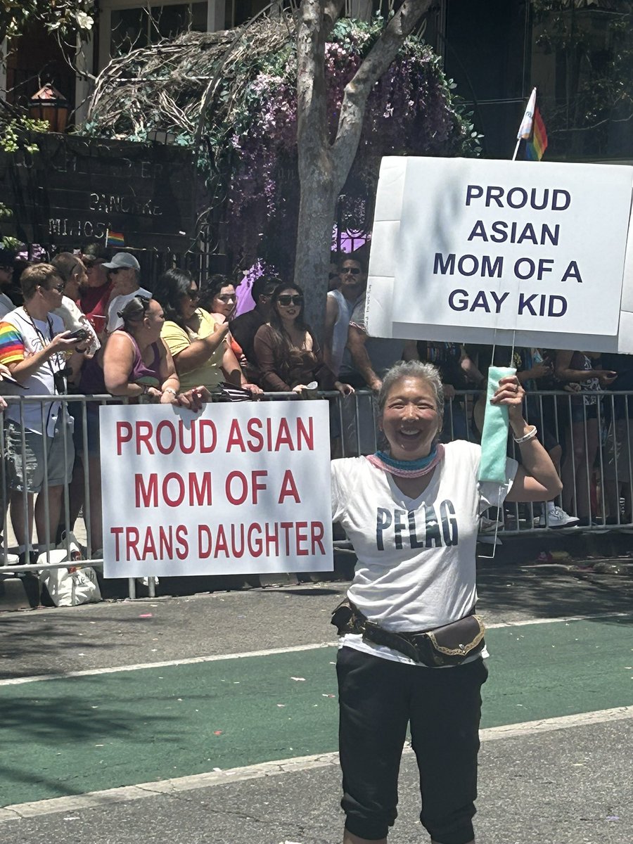 FreddieChenn's tweet photo. saw this mother and cried https://t.co/v3auHnrGU8