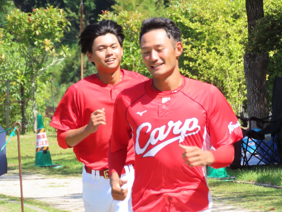 1224Kasin's tweet photo. 古い写真の整理中に見つけた
2023年9月の由宇の写真
外周を元気いっぱいに走っていたあの育成の二人が、今では支配下を勝ち取って一軍の舞台で欠かせない存在になってるなんて…
あの時は想像もできなかったし
これだから、ここで若鯉の成長を見守るのは本当に楽しい https://t.co/eyrw4kvCCG