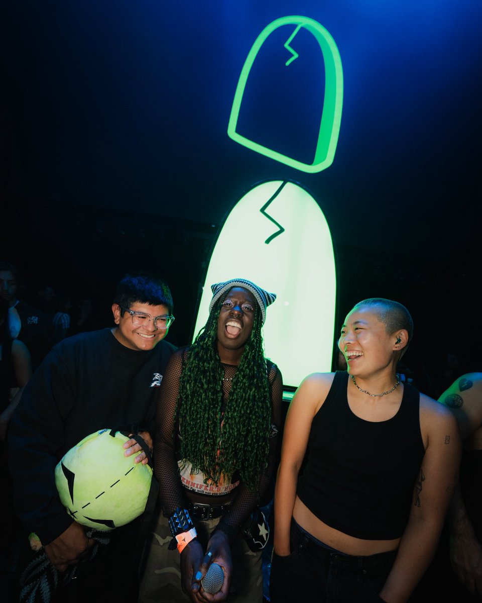 mintgreenmusic's tweet photo. we made our DJ debut this wknd ! 🤪🤘🏾💿 thank u @emonitela 4 havin us ! 🖤 https://t.co/rhAsy3ffrW