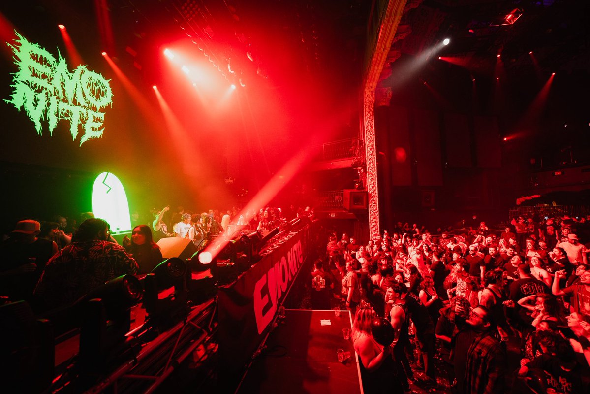 mintgreenmusic's tweet photo. we made our DJ debut this wknd ! 🤪🤘🏾💿 thank u @emonitela 4 havin us ! 🖤 https://t.co/rhAsy3ffrW