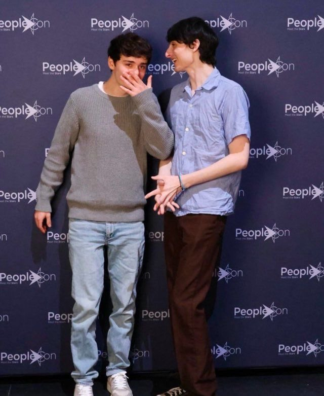 foahtwt's tweet photo. i still can't believe this photo is real no photoshop nada i love them so much MY FOAH <3 https://t.co/utiXlY4MKY