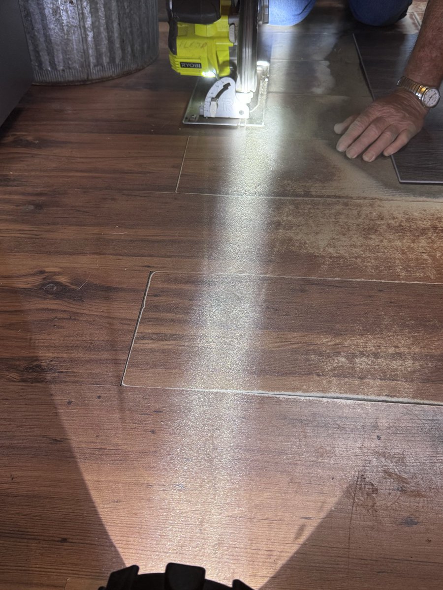 Dabrou200's tweet photo. Finally got a half a day off of work &amp; what am I doing? 🙄 May need to get somebody to come get me up off the floor🤣 https://t.co/dK3I4QfIfH