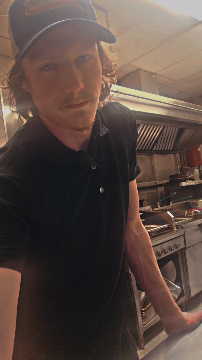 Slimguy2323's tweet photo. My arms are so vainy and my cock ☺️😏 https://t.co/TuecRDoulK