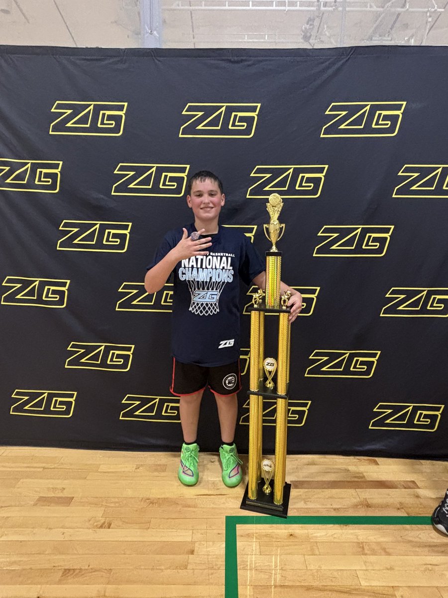 zg_newengland's tweet photo. TNE Academy (MA) - Koko Boys 6th Grade are your Boys National Finals Champions after an impressive run through the tournament‼️🚨🔥

Aidan Roper earns Finals MVP honors with a standout championship performance🤩🙌💪 https://t.co/CbWK6VeIqt