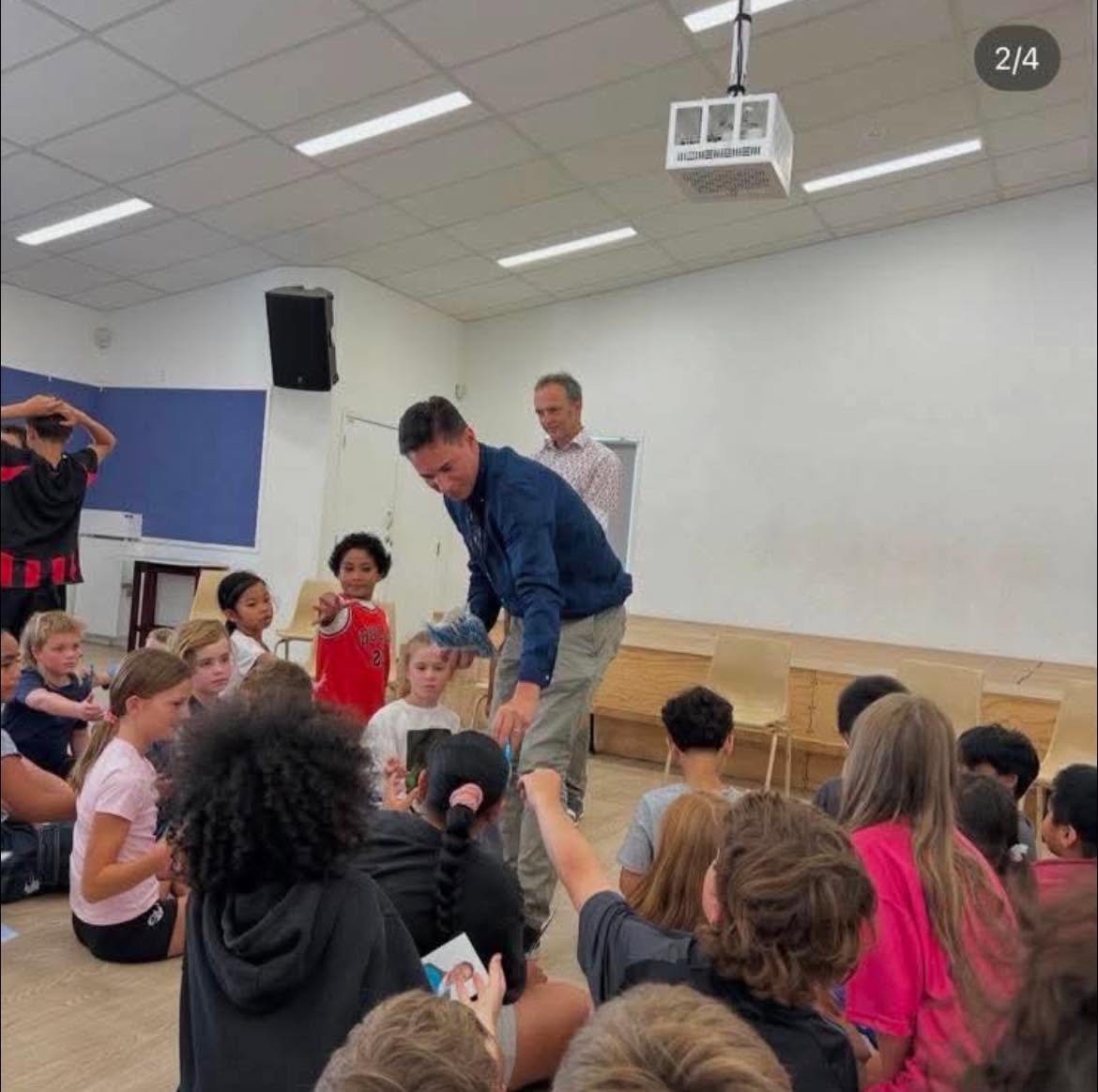 nettieg3's tweet photo. Dan Bidois has been handing out Nat merc to school kids as well. https://t.co/24SyrFGETO