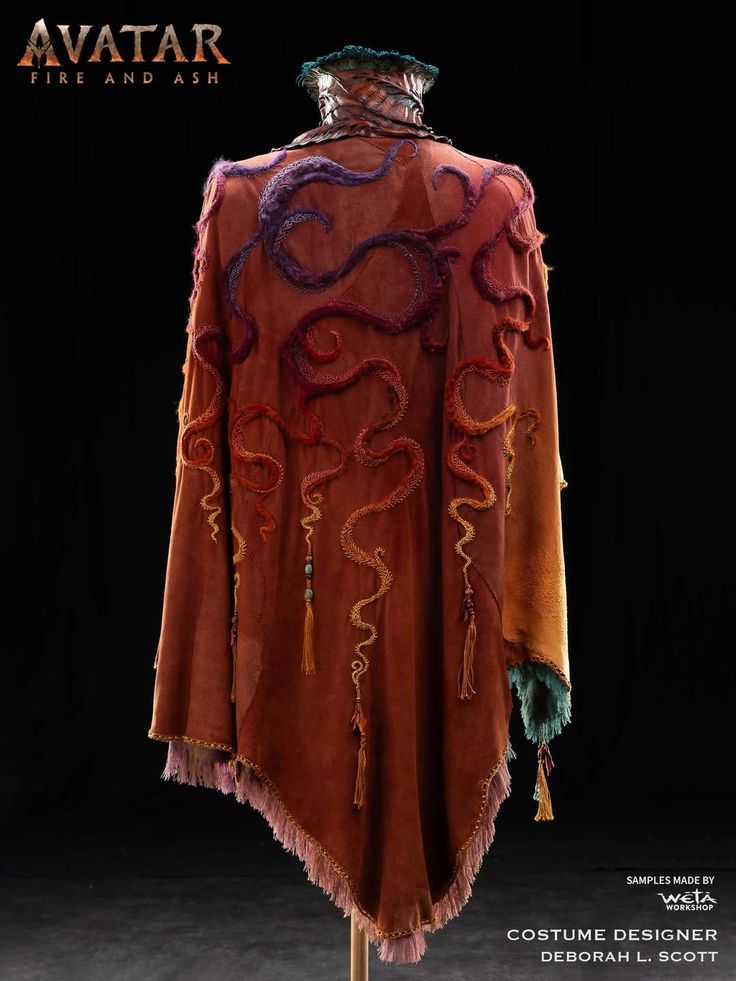 floraisgivingup's tweet photo. still obsessed with this costume, the colours, the textures it is so beautiful https://t.co/p9yq26wtpG
