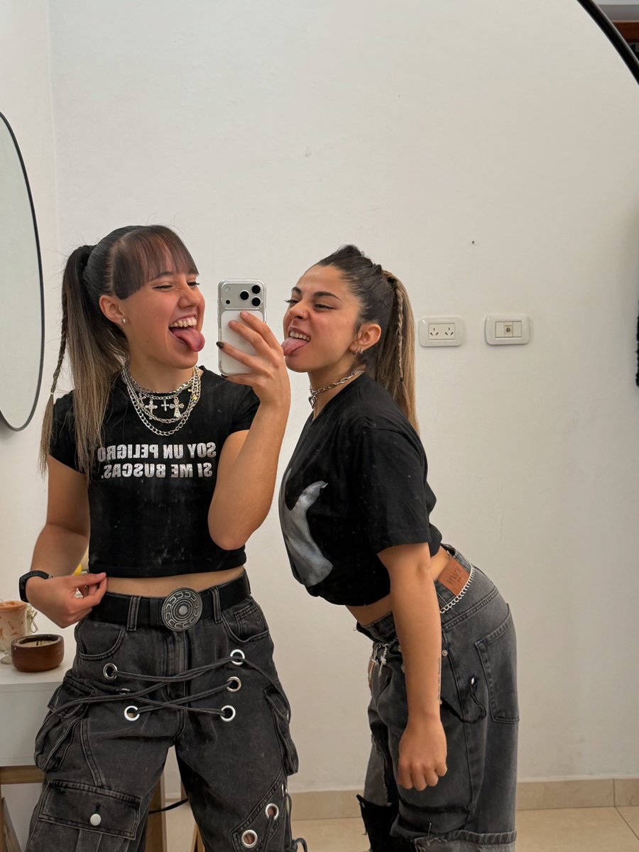 tortaxesposito's tweet photo. asistencia perfecta @lalioficial 📞👺🛐 https://t.co/PxJjspUp5Y