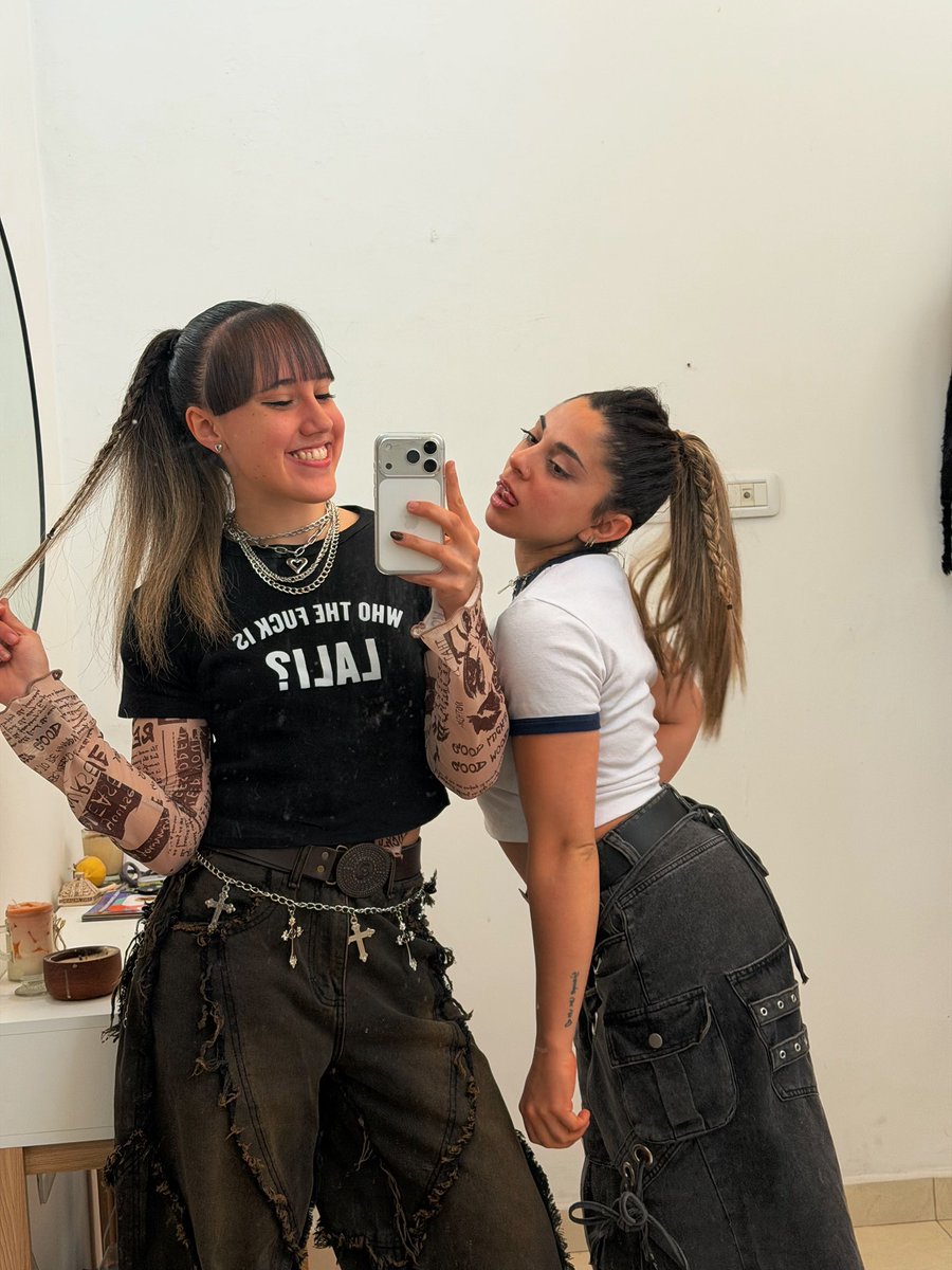 tortaxesposito's tweet photo. asistencia perfecta @lalioficial 📞👺🛐 https://t.co/PxJjspUp5Y