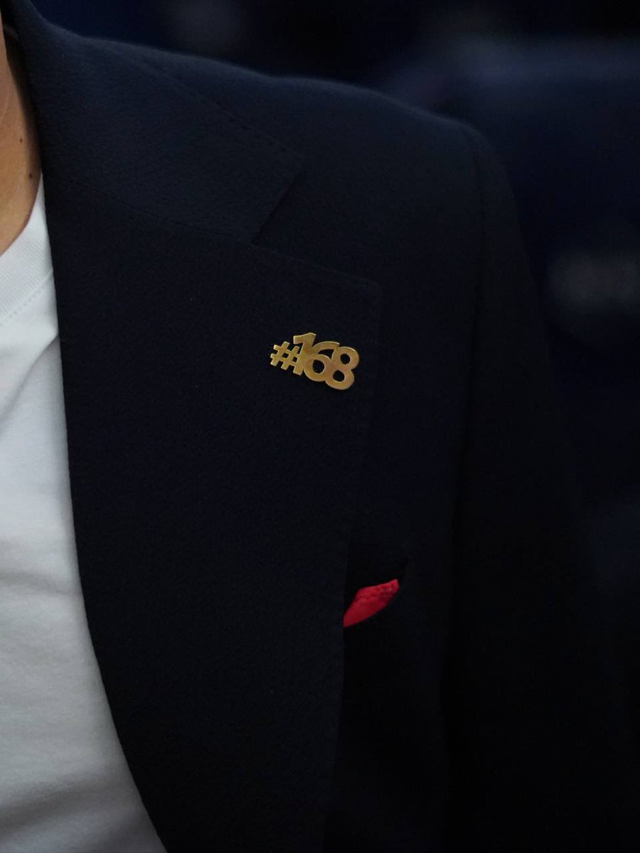 andrefran's tweet photo. Seleção do Irã desembarcou para a Copa do Mundo com um pin #168 no uniforme em homenagem às vítimas do bombardeio dos EUA a uma escola de meninas em seu país. 🇮🇷 https://t.co/SByn0FNwcx