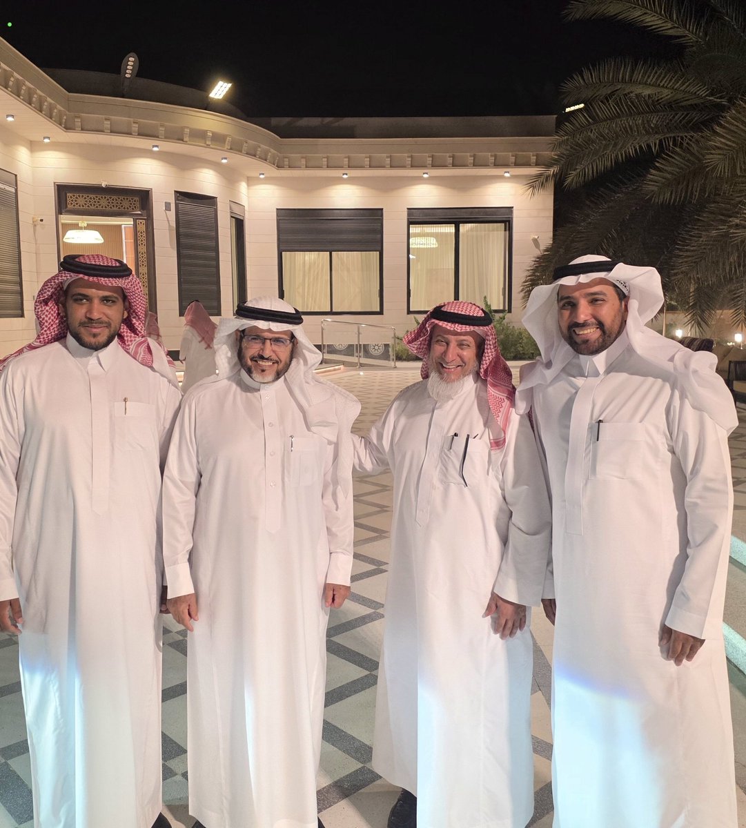 Khalil_alhadri's tweet photo. دعيت مع هذه الكوكبة من أصحاب المعالي والفضيلةوالسعادةفي ضيافة الشهم النبيل الدكتور : عبدالرحمن بن حسن آل الشيخ مساعد مدير عام الخطوط السعودية للإقليم الجنوبي ومحافظة الطائف"سابقا"في استراحته الجميلة بالرياض حي الرمال.
شكرا أبا حسن على كريم الضيافة،جعل الله بيوتكم عامرة بكل جميل. https://t.co/cMROH2ZE4u