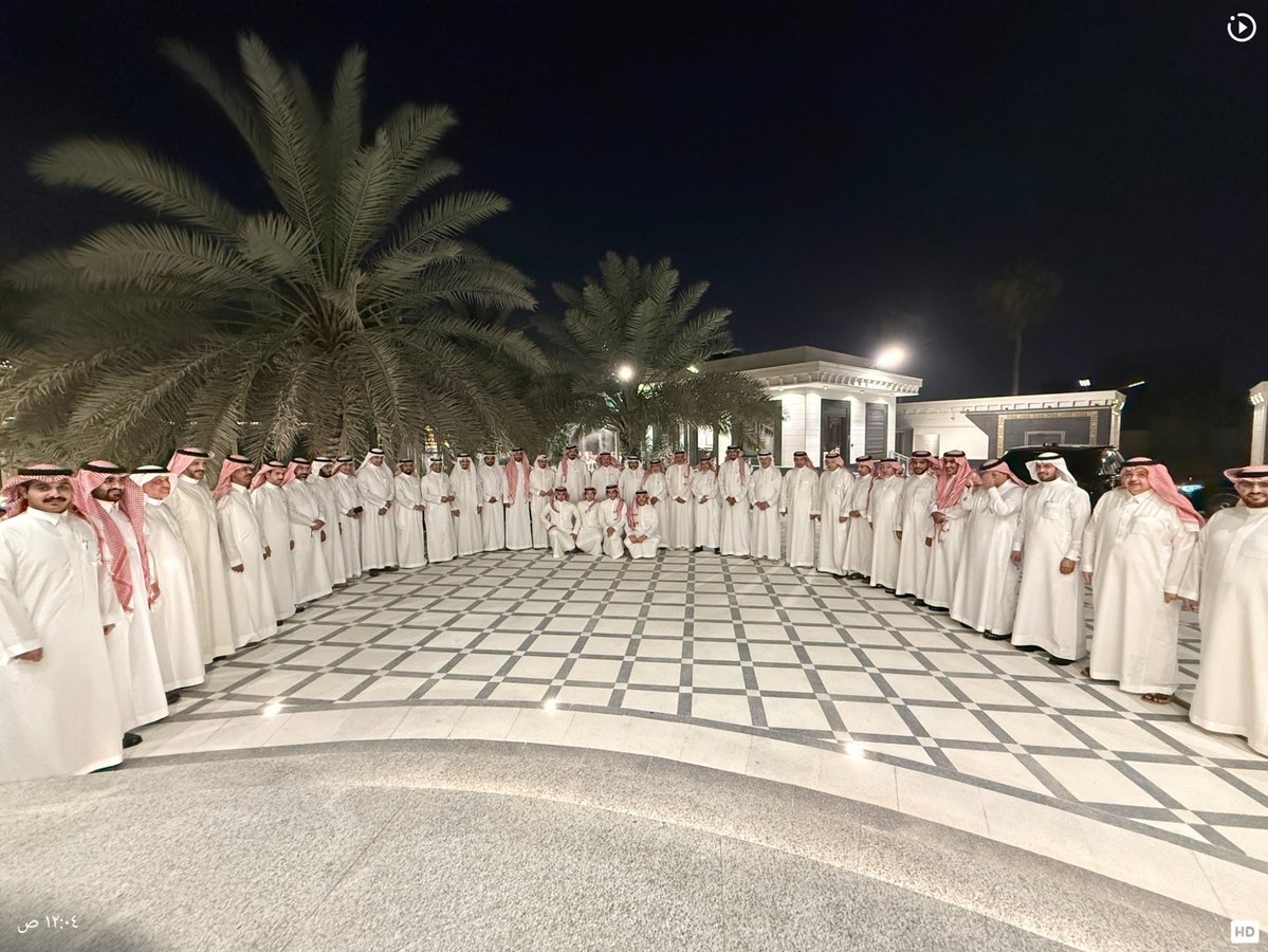 Khalil_alhadri's tweet photo. دعيت مع هذه الكوكبة من أصحاب المعالي والفضيلةوالسعادةفي ضيافة الشهم النبيل الدكتور : عبدالرحمن بن حسن آل الشيخ مساعد مدير عام الخطوط السعودية للإقليم الجنوبي ومحافظة الطائف"سابقا"في استراحته الجميلة بالرياض حي الرمال.
شكرا أبا حسن على كريم الضيافة،جعل الله بيوتكم عامرة بكل جميل. https://t.co/cMROH2ZE4u