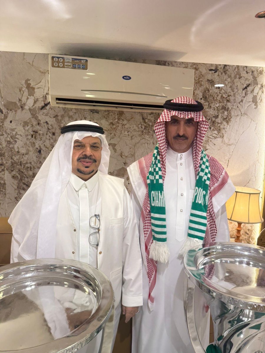 alrage86's tweet photo. مع رئيس شركة الاهلي الدكتور خالد العيسى ورجل الاعمال مبارك دهيكل السلمي
#احتفال_نخبة_اسيا https://t.co/cfA9ee3bzg