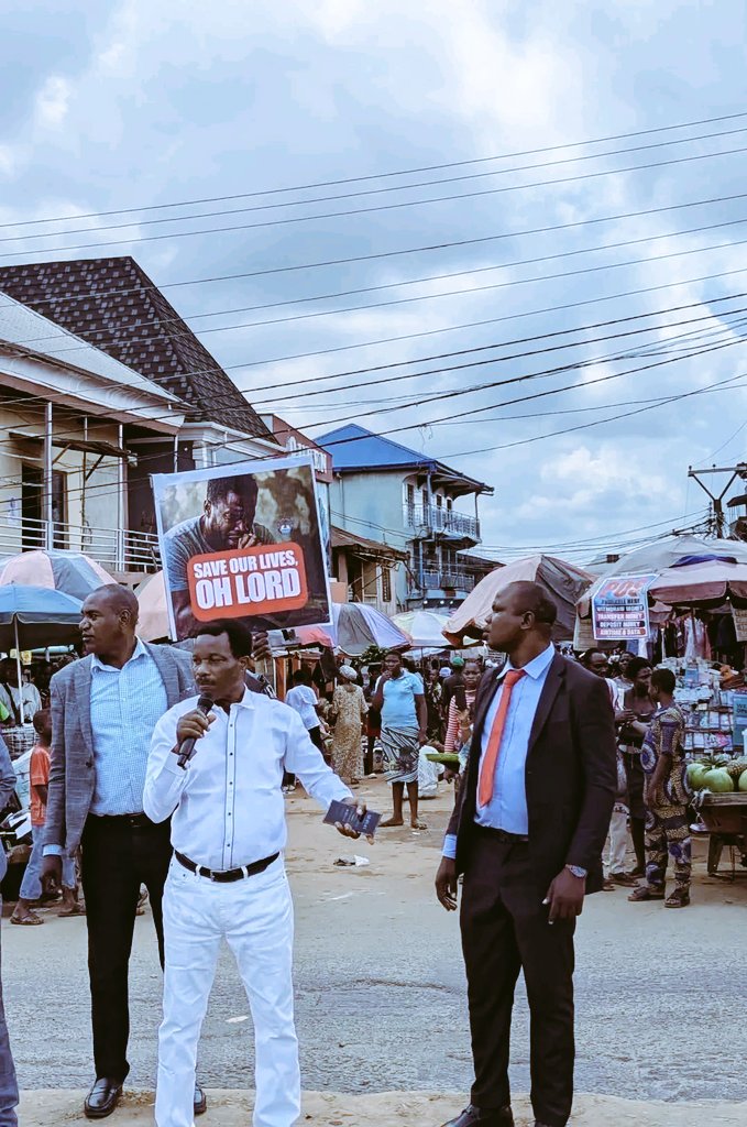 Jojooflele_'s tweet photo. Report from a Ratel member in Akure says;
 
The General Overseer of “prayer center church of God” worldwide Prophet Samson Oluwamodede was seen leading a peaceful pr0test in Akure Today. 

But one church like that was busy here defending  their overseer on this platform 😂😂

God bless you, man of God. We need action not fasting & prayer on insecurity.