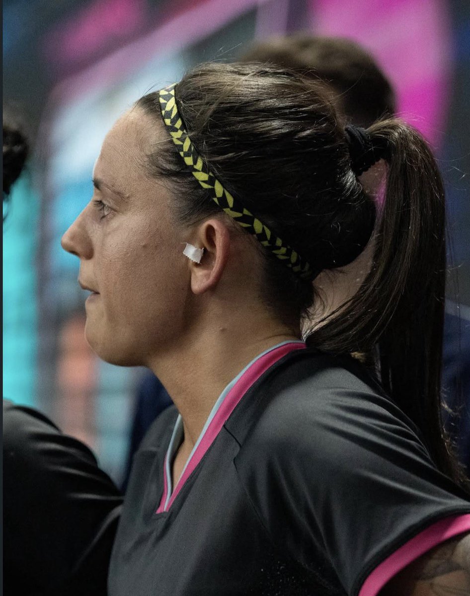InfoKruFC's tweet photo. El futbol te debía una sandrita,
salud campeona! 🩷🖤🏆 
@sandraalberola6 https://t.co/4IaKEwRFHN