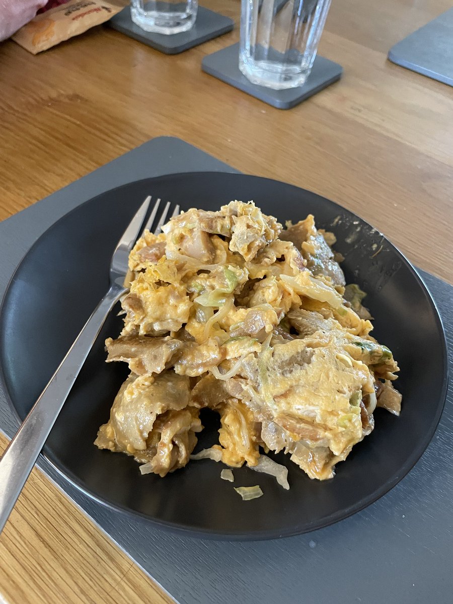 catsonmorphine's tweet photo. sexy boyf in a band and my morning after scrambled eggs kebab https://t.co/0NqX4vbINC