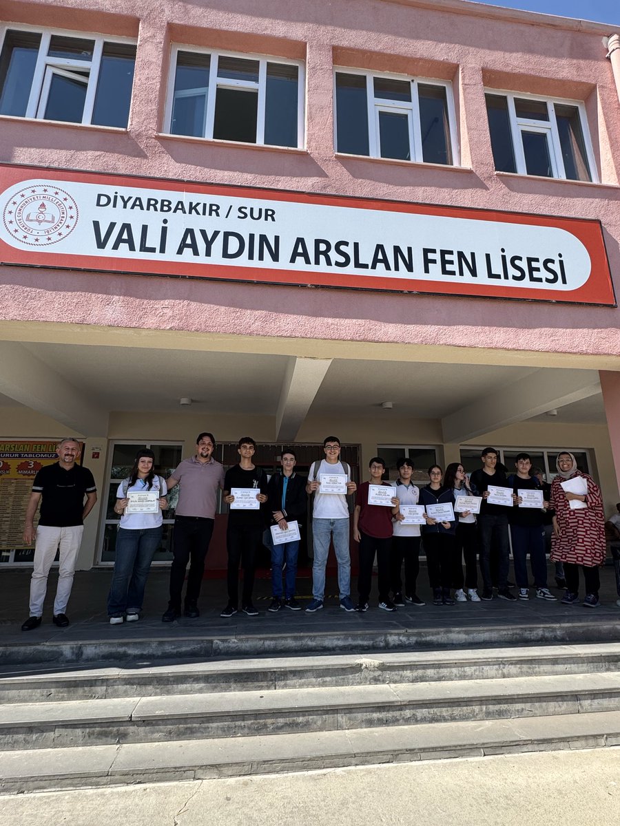 svaafl's tweet photo. Okulumuzda gerçekleştirilen TÜBİTAK projelerinde emeği geçen öğrencilerimize ve danışman öğretmenlerimize belgeleri takdim edildi. Tüm katılımcıları tebrik ediyoruz 👏

@vali_zorluoglu 
@dbakirvalilik 
@sadoglu_salih 
@Diyarbakirmem 
@ErnezDemir
@SurMilliEgitim https://t.co/PNDpZgbBm6