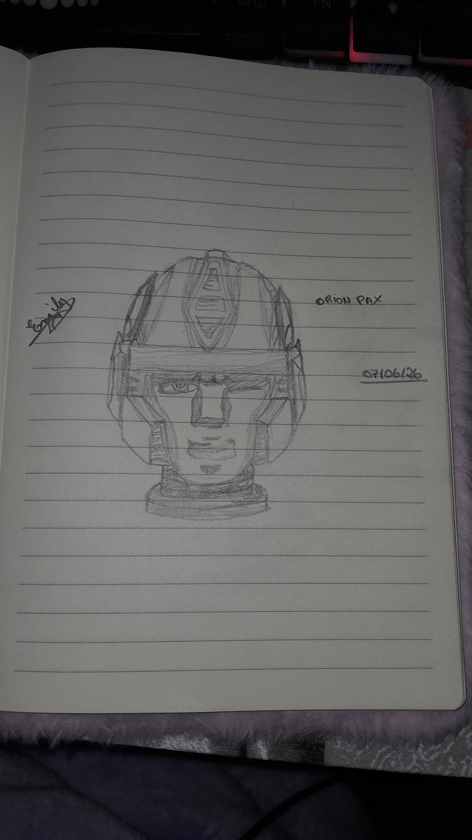 cozer_e's tweet photo. Os desenhos que eu fiz hoje. Acho que só tenho jeito desenhando eles na mão mesmo, eu não estou conseguindo no digital kkk 😅🥲
#Transformers #megatron #optimusprime #orionpax #soundwave #Shockwave #grimlock

❤️ https://t.co/nQnWq7L3Xc