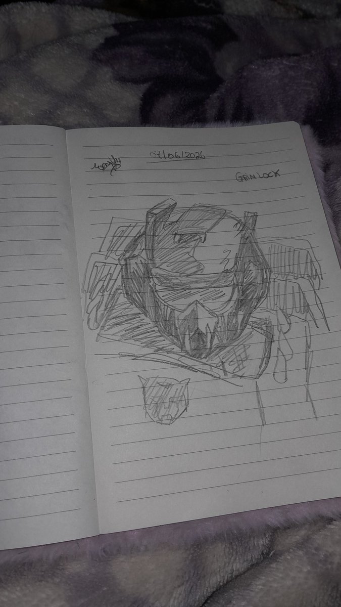cozer_e's tweet photo. Os desenhos que eu fiz hoje. Acho que só tenho jeito desenhando eles na mão mesmo, eu não estou conseguindo no digital kkk 😅🥲
#Transformers #megatron #optimusprime #orionpax #soundwave #Shockwave #grimlock

❤️ https://t.co/nQnWq7L3Xc