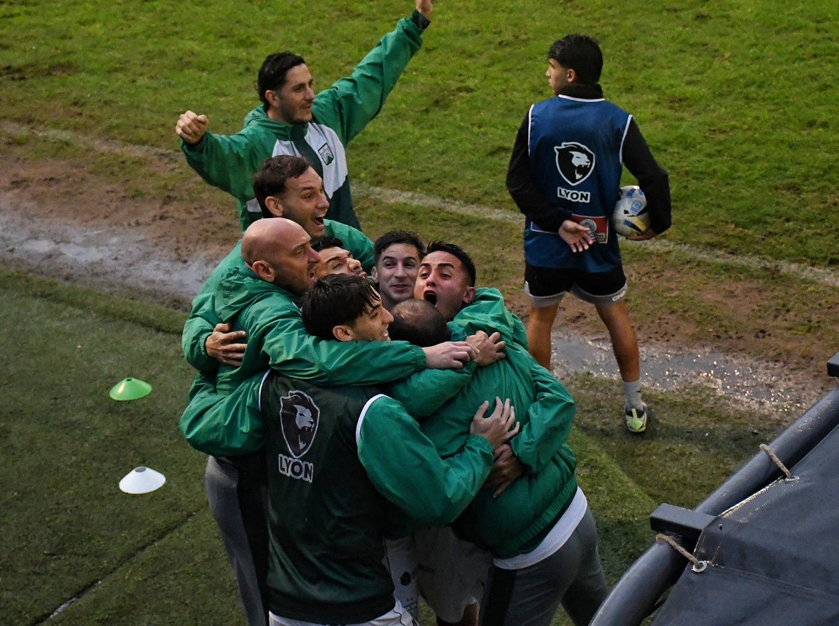RochideFerro's tweet photo. Por acá nos volvemos con los 3 puntos.
VAMOS FERRO 🚂💪💚 https://t.co/HKS2EDNJo2