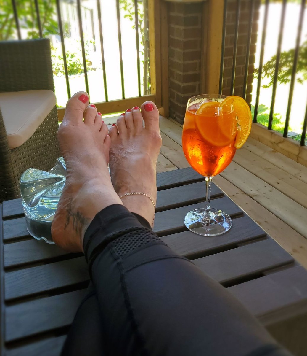 NanceChrist's tweet photo. An Aperol Spritz on the front porch this afternoon, because it's Sunday... 🥂🍊 https://t.co/Vd45omd4EG