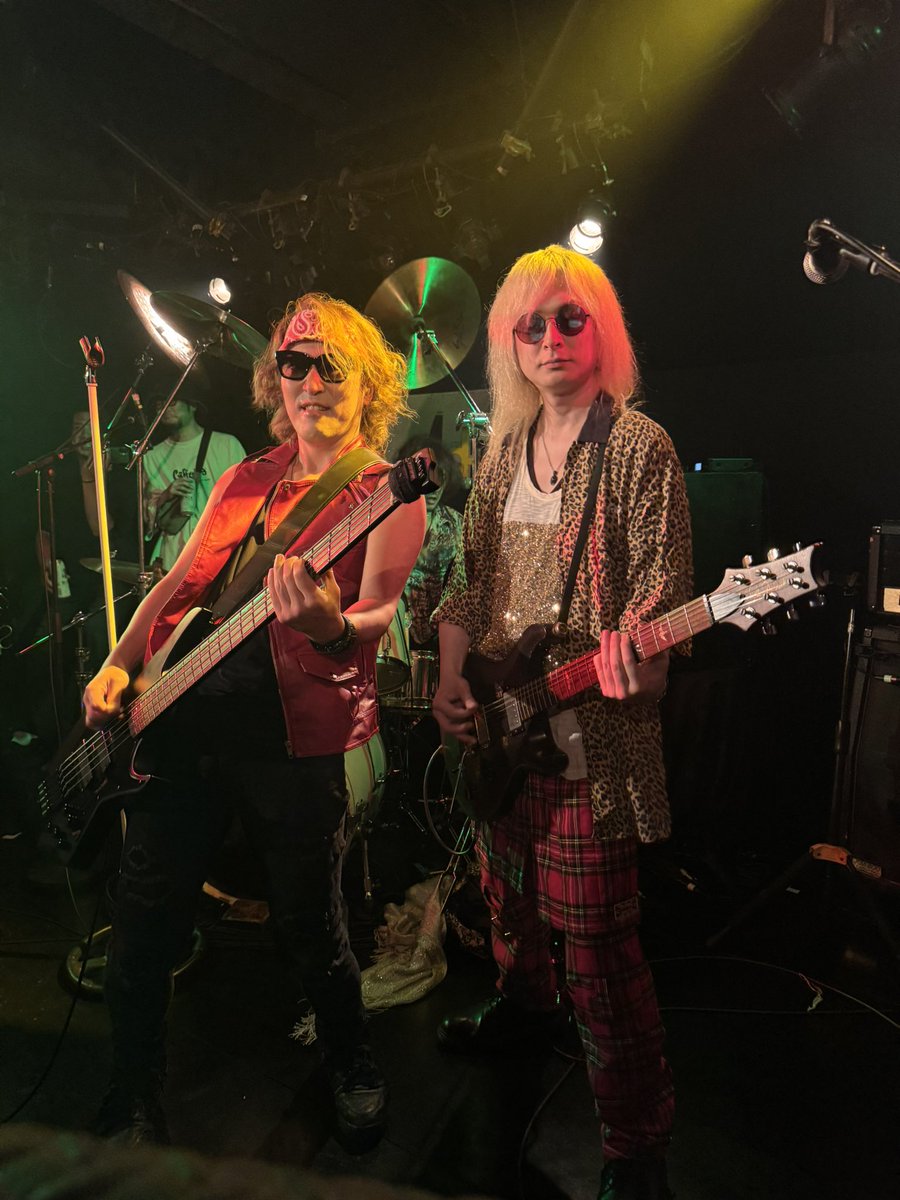 stone_usb's tweet photo. (O.A)VEGASPADE
何回か観てるはずなんだけど、いつも新鮮なの不思議！！
ドラムさんのシンバル、マキマキ方式だった！←正式名称何？！w
やっぱりあれはカッコいいな！！

十九代目梅雨将軍「爆音将軍」
@池袋Adm https://t.co/Joo5d0a1WQ