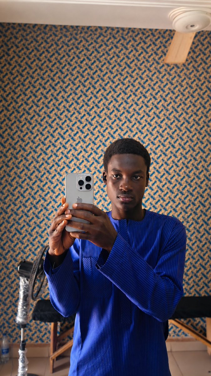 treding_lab's tweet photo. Every day is a new opportunity to improve. I'm focused, determined, and working toward my goals. The journey continues. 💙📱
#Selfie #NewProfilePic #BlueOutfit #Photography #MirrorSelfie #ExplorePage #ViralPost #TrendingNow #XCommunity #Nigeria #FYP #BangisXM https://t.co/vXCyffLHq2