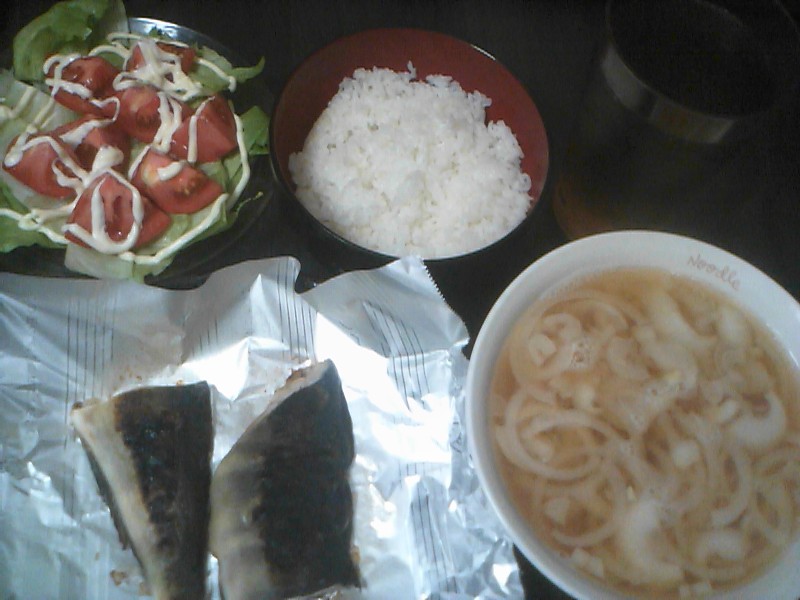 siguma7's tweet photo. 今朝の朝食
ご飯
味噌汁
サラダ
ホッケ
麦茶 https://t.co/u8ibT9nDya