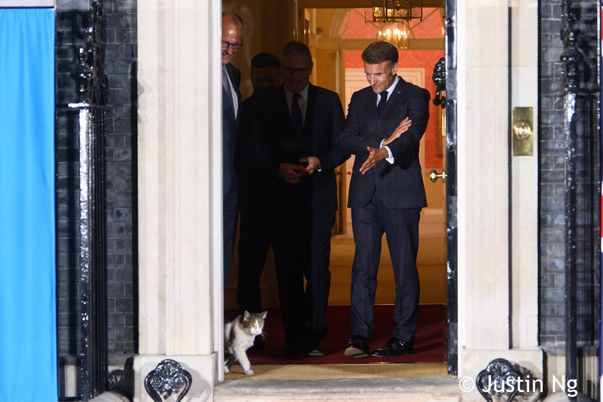 justin_ng's tweet photo. Good to see @EmmanuelMacron and @bundeskanzler knows who comes out of downing street first. https://t.co/La09ONQfXy
