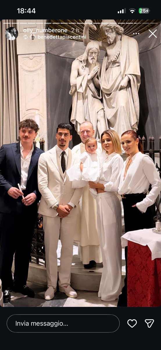 slemeht's tweet photo. QUELLA BIMBA È DIVENTATA LA SUA FIGLIOCCIA? FEDERICO È PADRINO? 😭😭😭😭 https://t.co/vLrlcGzKwc