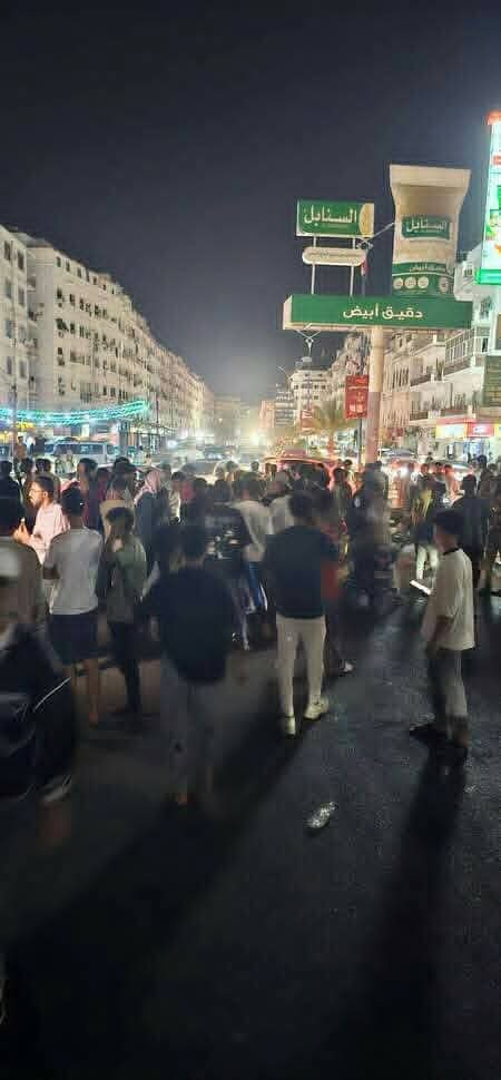qadir_qadi's tweet photo. بلا شهراني بلا مهراني ، من يحترم الناس الناس ستحترمه ومن يحاول ان يذلهم ستدوس على وجهه أقدام الشعب .
 
اخرجوا واعلنوا ثورة النوم في الشوارع فقد اوجعتوهم من اول ليلة فما بالكم حينما تكثر الحشود وتتصاعد الدعوات وتتداعى كافة المديريات والاحياء، 

اخرجوا وافضحوا كذبهم ودجلهم الذي يسوقونه للعالم ويزايدون علينا امام الكميرات بأعلان أرقام فلكية يقولون انها دعم للشعب والشعب مطحون بأزمات هم من يصطنعوها ويديروها لتركيع هذا الشعب .. 

اخرجوا بكل سلميتكم التي ستقهر جبروتهم، وتكسر فوهات بنادقهم اخرجوا فالأرض ارضكم والبلاد بلادكم ولعن ابوه اللي بيحكم عليكم بالموت في البيوت وهو متنعم بالحياة في الفنادق والقصور .

#الموامرات_السعوديه
#الجنوب_يغرق_بالازمات_السعوديه