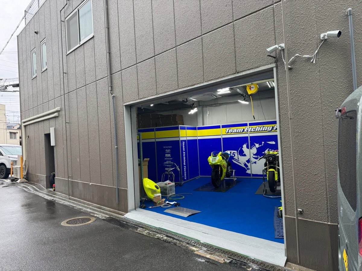 Etching_Factory's tweet photo. エッチングファクトリーの新ガレージが完成！
こちらは、エッチングファクトリー製品の出荷センターにもなっております！
今後は弊社製品取り付けサービスなども始まるかも知れません…

今後とも宜しくお願いします！

#エッチングファクトリー
#etchingfactory
#新ガレージ完成 https://t.co/s4fXypz2kl