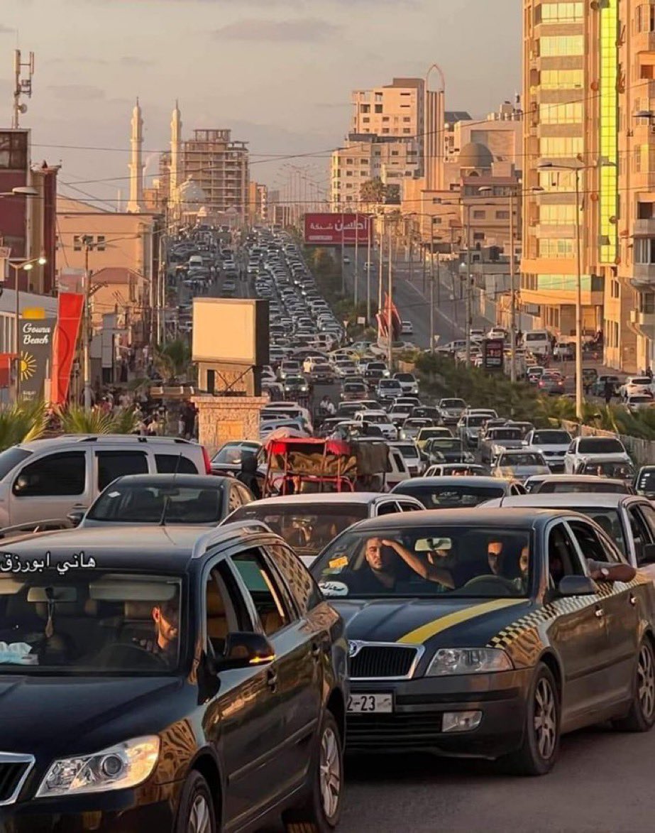 Abu_Salah9's tweet photo. غزة في أحد أيام الجمعة قبل الهجوم الاسرائيلي الارهابي. https://t.co/gGgw3FU7UW
