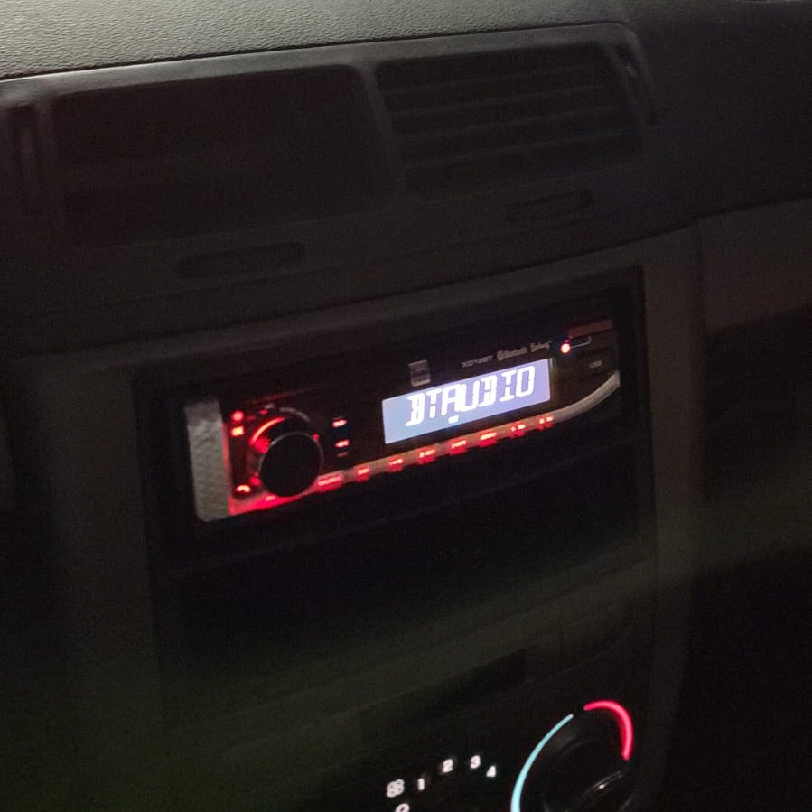LayerusComics's tweet photo. @basedondennis Honestly goated, what's mine?? :D (radio not oem) https://t.co/gsSujkDMTj