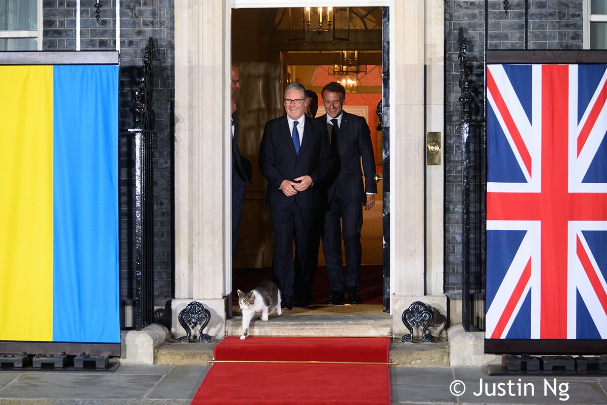 justin_ng's tweet photo. Good to see @EmmanuelMacron and @bundeskanzler knows who comes out of downing street first. https://t.co/La09ONQfXy