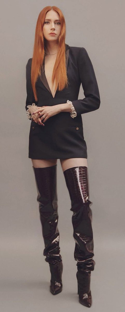 CelebSirenPics's tweet photo. Karen Gillan looking super hot in those sexy thigh high boots! 🔥🥵 https://t.co/ytAO72ByIG
