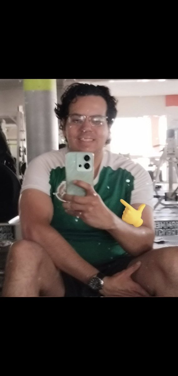 pollo7102's tweet photo. @EmilioVallejoRL @RicardoBSalinas Otra vez con tús mmdas de presidente de facto! Don Ricardo salinas!el que cree que el dientes de burro le dará un hueso!lo mismo pasó con este par de pendej@s!y eso es lo malo de ser pobre pero además pendejo! https://t.co/SlVLSuFpCW