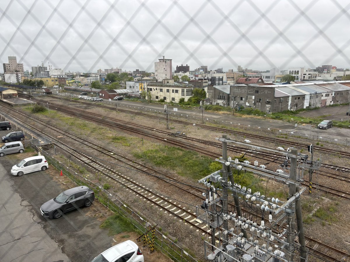 jo165ve's tweet photo. 今朝の釧路駅前
肌寒い清々しい朝です^_^
最近は都市部への一局集中から地方都市への分散が必要なんて言われてますが！
ここ釧路もそうだけど、昨年訪問した苫小牧も待ち街全体が衰退して行ってるように感じます💦　日本全国旅してたら、色々とら感じる事が多いわ😓

#釧路駅前 https://t.co/Qul3ElLY7a