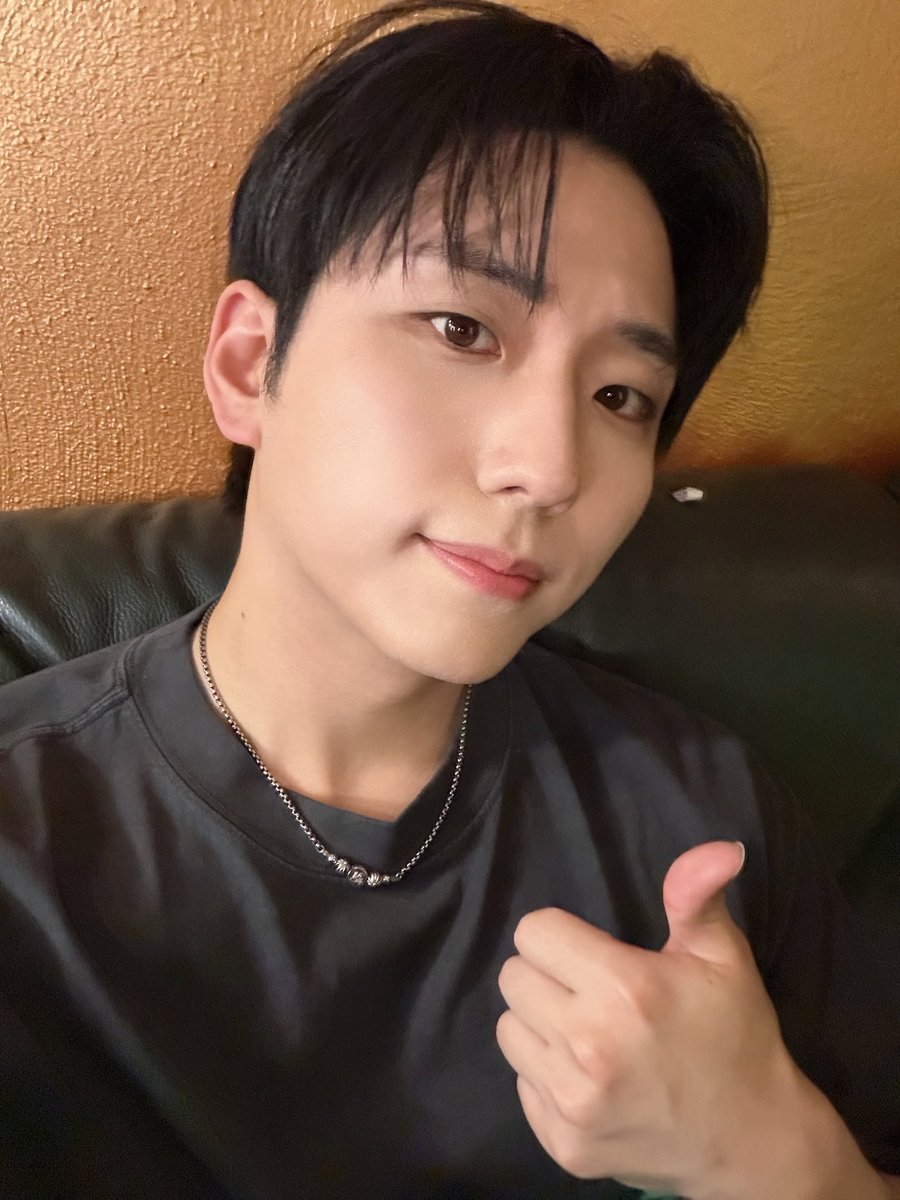 _best_ham's tweet photo. 프랑크푸르트 공연 끗!
건일이 항상 끝이라고 안하고 끗<이러는거
졸귀통옴.. https://t.co/2v1KoZu8Kq