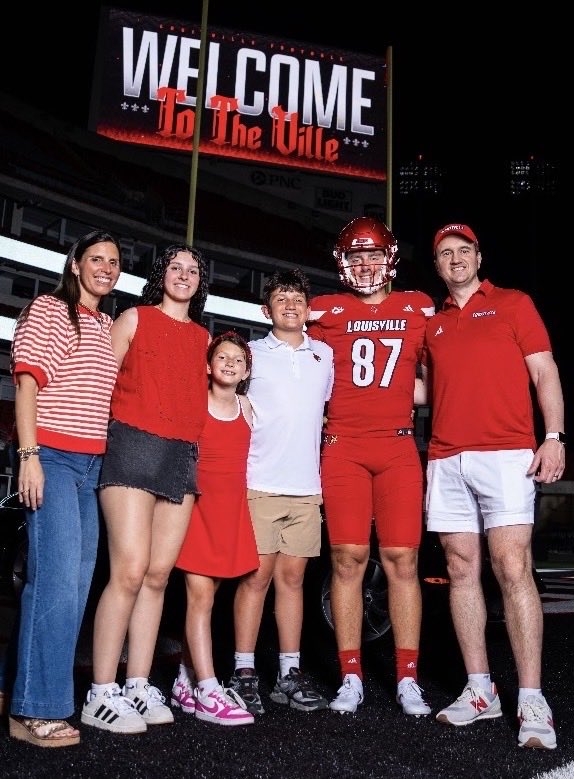 xavierratica's tweet photo. ♦️Great weekend in THE VILLE♦️

Thank you Coaches & Staff!!!
@LouisvilleFB 
@CoachPPetrino @WBramel @vincemarrow @BrianBrohm @MarkIvey90 @Brohm_Brady @gregbrohm @JeffBrohm @deionbranch84 @CoachNateUofL @CoachMaslowski @CoachCBarclay @coachmpetrino @ChaseHeuke @ULFBRecruiting @RenoDomenic @Coach_Jackson @GoCards @ACCFootball @LakotaWestFB @gmcsports #GoCards