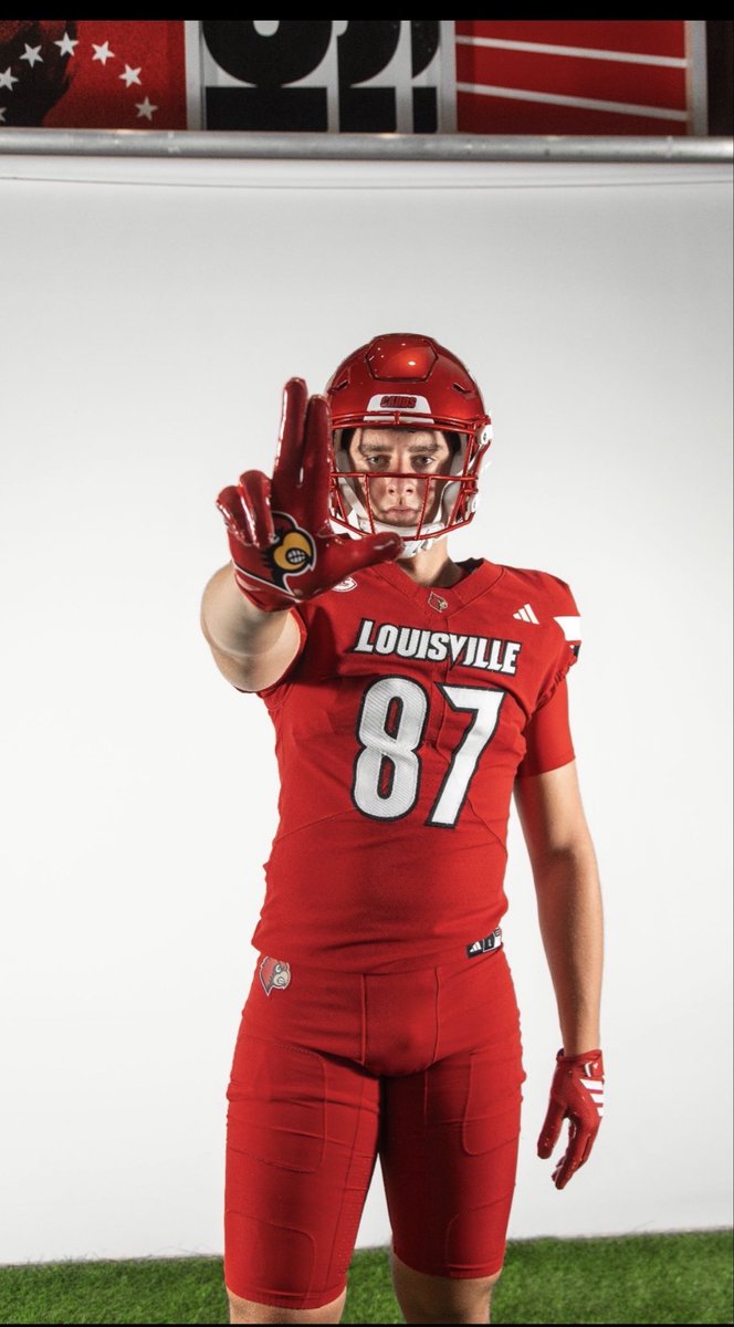 xavierratica's tweet photo. ♦️Great weekend in THE VILLE♦️

Thank you Coaches & Staff!!!
@LouisvilleFB 
@CoachPPetrino @WBramel @vincemarrow @BrianBrohm @MarkIvey90 @Brohm_Brady @gregbrohm @JeffBrohm @deionbranch84 @CoachNateUofL @CoachMaslowski @CoachCBarclay @coachmpetrino @ChaseHeuke @ULFBRecruiting @RenoDomenic @Coach_Jackson @GoCards @ACCFootball @LakotaWestFB @gmcsports #GoCards