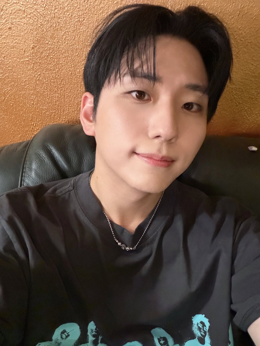 _best_ham's tweet photo. 프랑크푸르트 공연 끗!
건일이 항상 끝이라고 안하고 끗<이러는거
졸귀통옴.. https://t.co/2v1KoZu8Kq