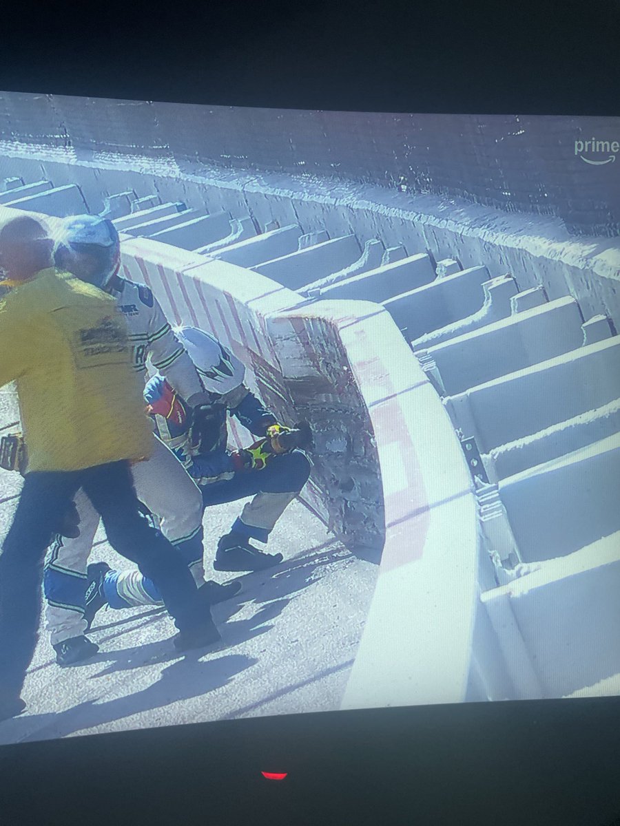 RedddJr's tweet photo. Jesus thank god he walked away https://t.co/qTjijmwiYx